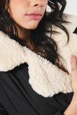 Chaqueta unicolor biker acolchada con detalle sherpa interno