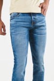 Jean azul claro skinny con 5 bolsillos y tiro bajo