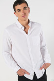 Camisa en algodón unicolor con cuello button down y bolsillo
