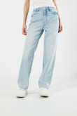 Jean 90´S azul claro bota recta con tiro alto y desgastes