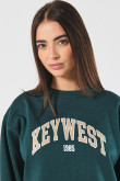 Buzo crop top verde oscuro college con cuello redondo