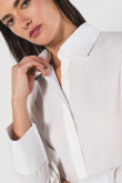 Blusa unicolor manga larga amplia con abertura en espalda