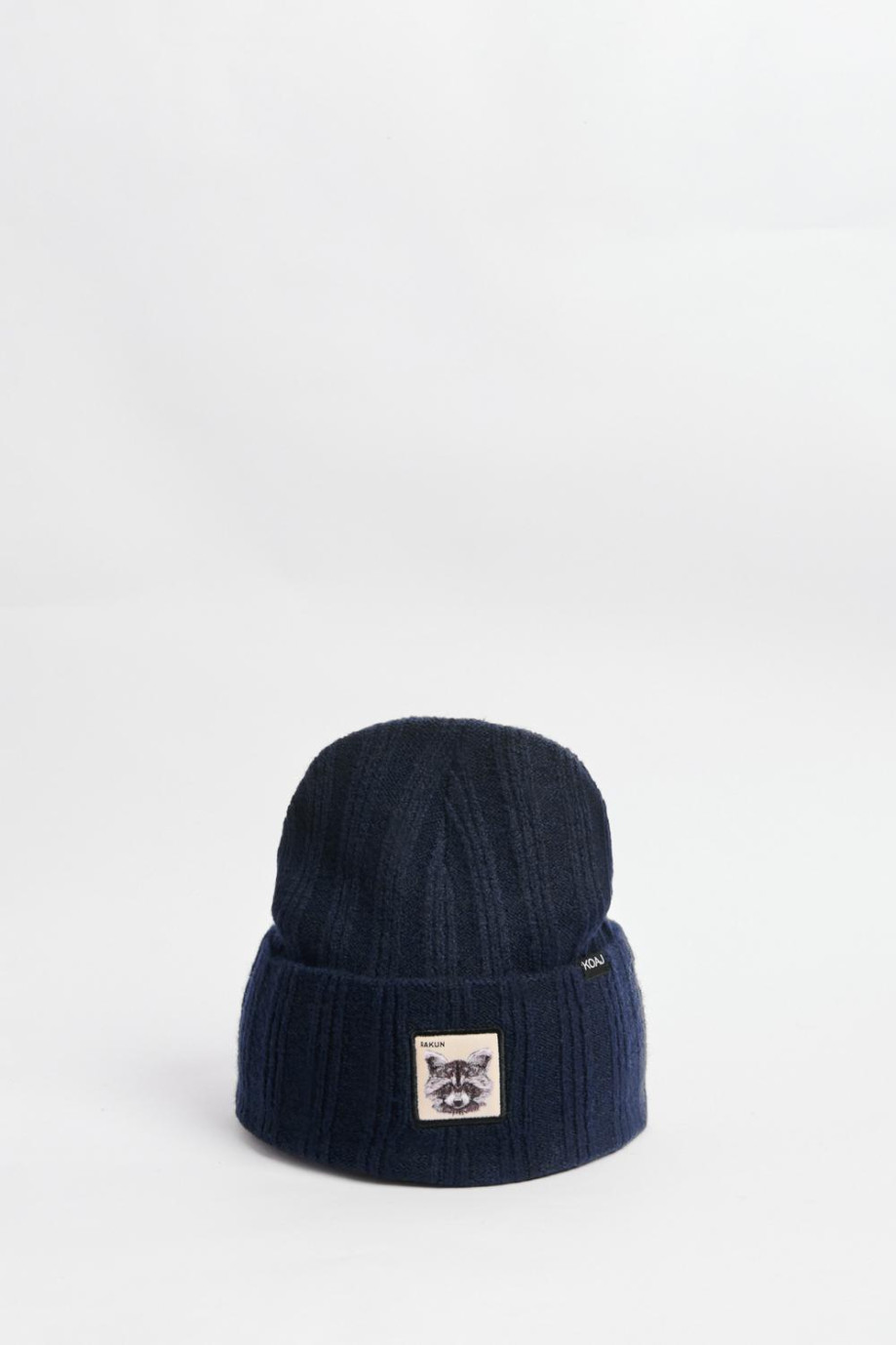 Gorro beanie, café y azul con bordado.