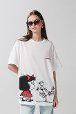 Camiseta oversize de Mafalda crema con cuello redondo