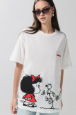 Camiseta oversize de Mafalda crema con cuello redondo