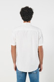 Camisa estampada unicolor con cuello button down