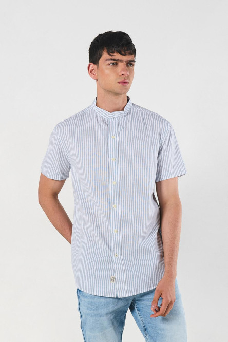 Camisa cuello neru o mao, manga corta en slim fit, a rayas.