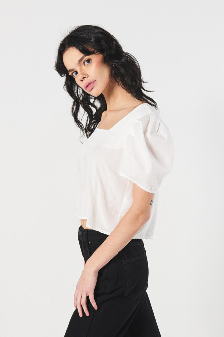Blusa unicolor manga corta tipo globo con escotes cuadrados