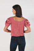 Blusa unicolor manga corta tipo globo con escotes cuadrados