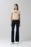 Jean flare azul intenso tiro medio con bota ancha