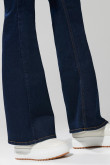 Jean flare azul intenso tiro medio con bota ancha