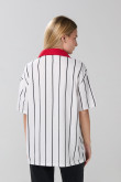 Camiseta oversize crema a rayas manga corta con arte college