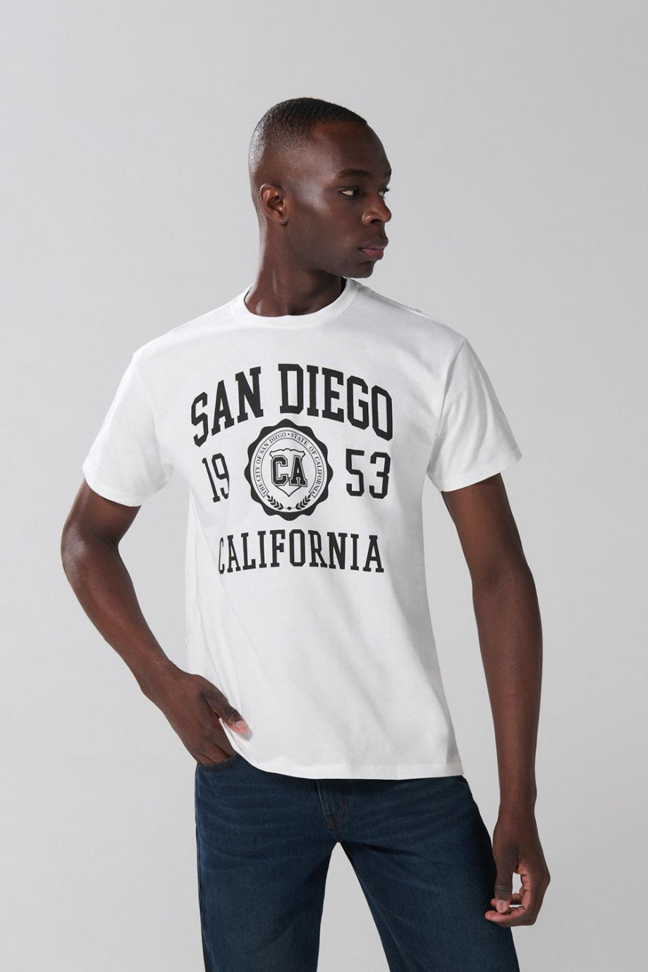 Camiseta en algodón crema college manga corta