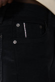 Jean skinny ceñido con bolsillos y tiro bajo negro