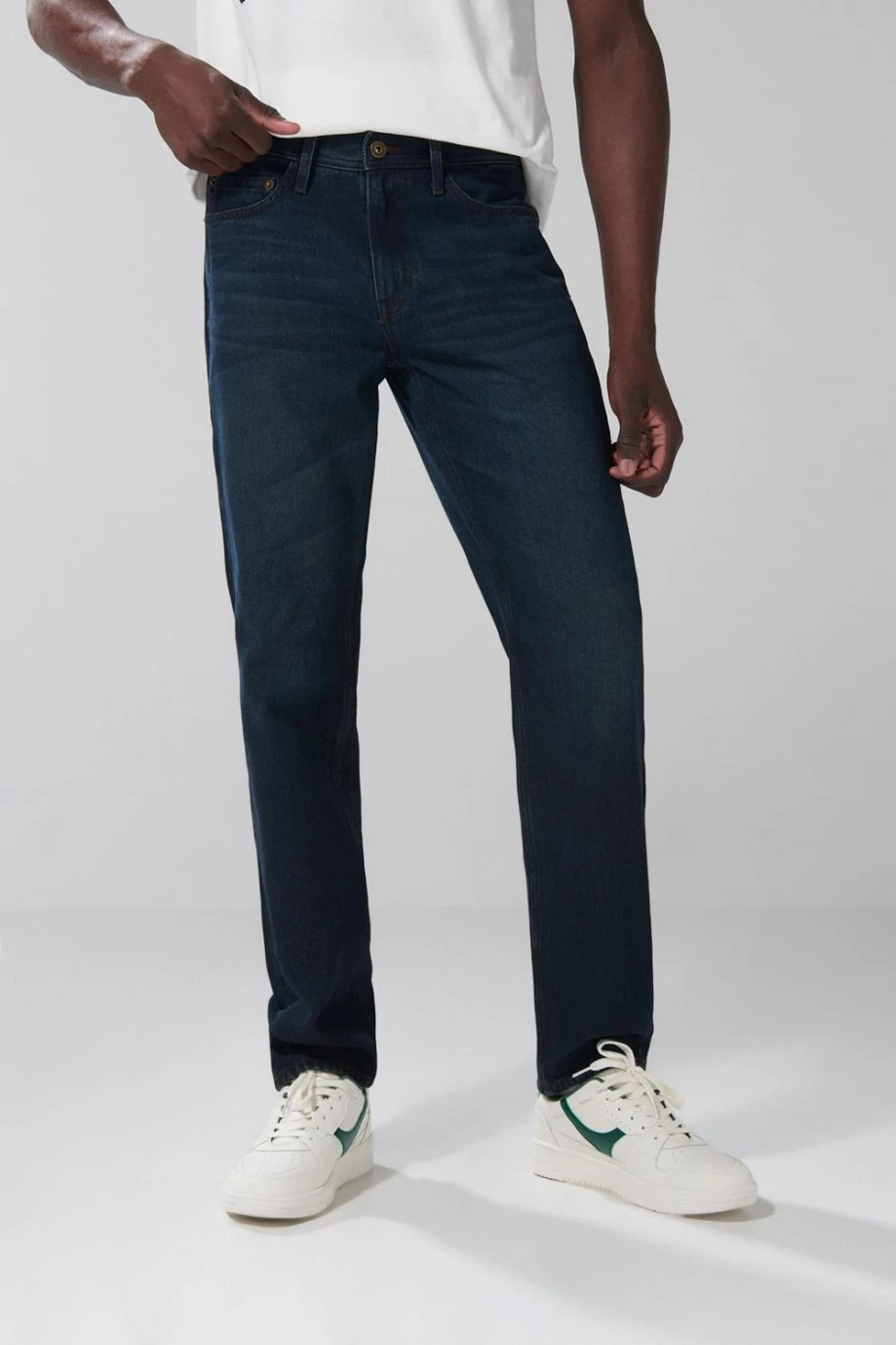 Jean 90´S bota recta azul intenso con tiro bajo y bolsillos