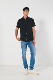 Camisa con cuello sport collar unicolor y botones