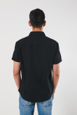 Camisa con cuello sport collar unicolor y botones