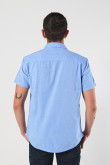 Camisa con cuello sport collar unicolor y botones