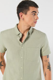 Camisa con cuello sport collar unicolor y botones