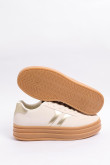 Tenis casuales unicolores con suelas altas y contrastes