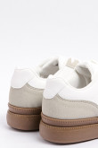 Tenis casuales unicolores con cortes y suelas planas
