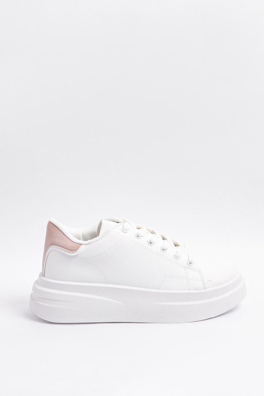 Tenis unicolores de plataforma con talones en contraste