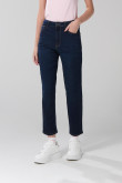 Jean mom súper tiro alto azul con bota recta y botón
