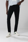 Jean negro slim con tiro bajo, bolsillos y ajuste ceñido