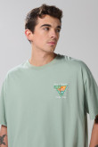 Camiseta verde clara oversize manga corta con arte de playa