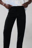 Jean negro 90´S con bolsillos, tiro bajo y bota recta