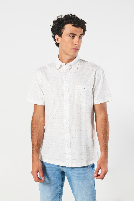 Camisa crema clara manga corta con diseños y bolsillo