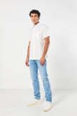Camisa con cuello sport collar, manga corta
