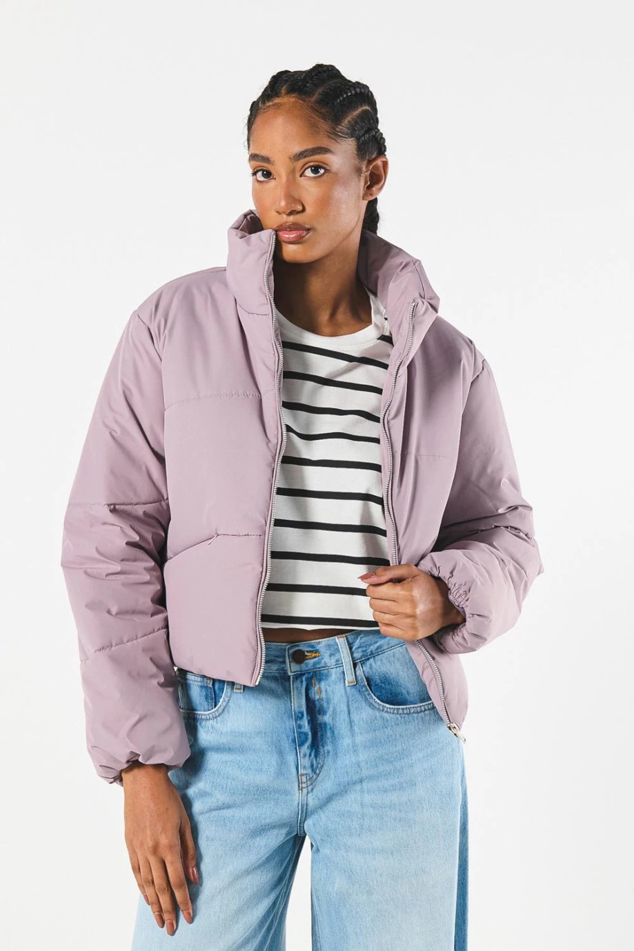Chaqueta acolchada unicolor con cremallera y cuello alto