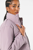 Chaqueta acolchada unicolor con cremallera y cuello alto