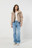 Chaqueta unicolor cuello alto acolchada con cremallera
