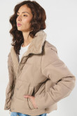 Chaqueta unicolor cuello alto acolchada con cremallera