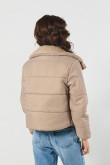 Chaqueta unicolor cuello alto acolchada con cremallera