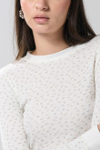 Camiseta crema clara manga larga con diseños de flores