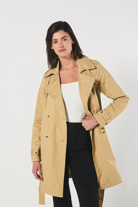 Gabardina  beige liviana con cuello ,cruce doble y cinturón