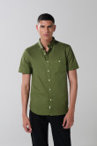 Camisa unicolor en algodón con cuello button down
