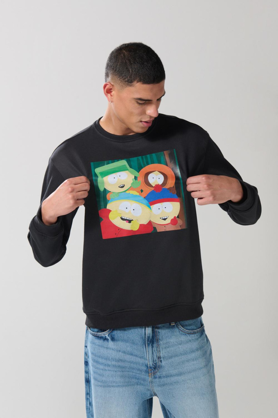 Buzo cuello redondo negro con diseño de South Park