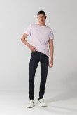 Jean azul intenso tipo skinny con tiro bajo y ajuste ceñido
