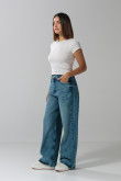Jean azul claro baggy con tiro medio y bota ancha