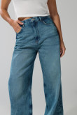 Jean azul claro baggy con tiro medio y bota ancha