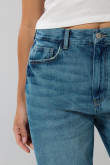 Jean azul claro baggy con tiro medio y bota ancha