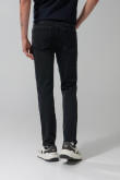 Jean straight leg tiro bajo gris intenso con bota recta