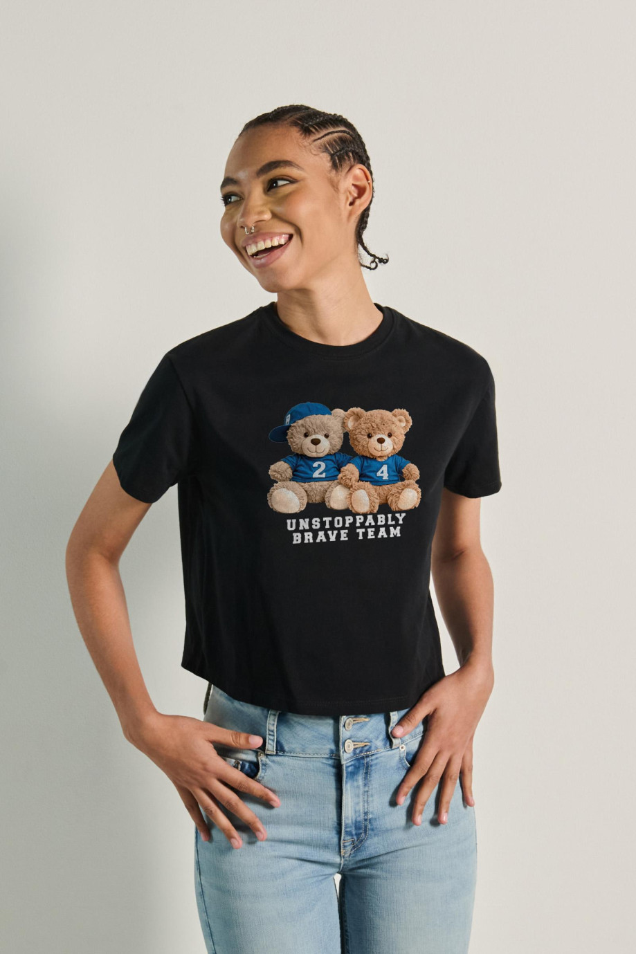 Camiseta crop top en algodón unicolor con arte de osito