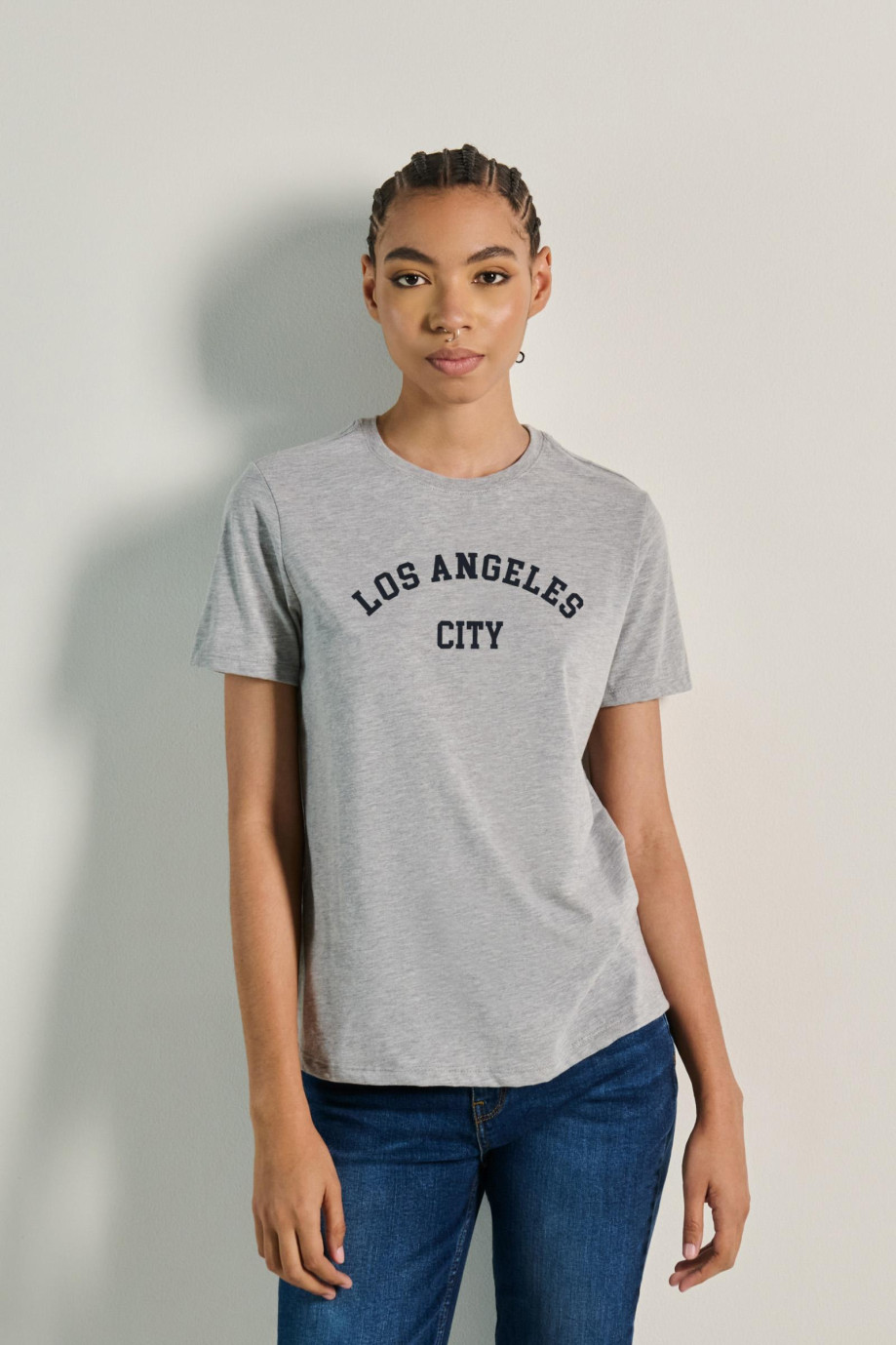 Camiseta en algodón manga corta unicolor con texto college