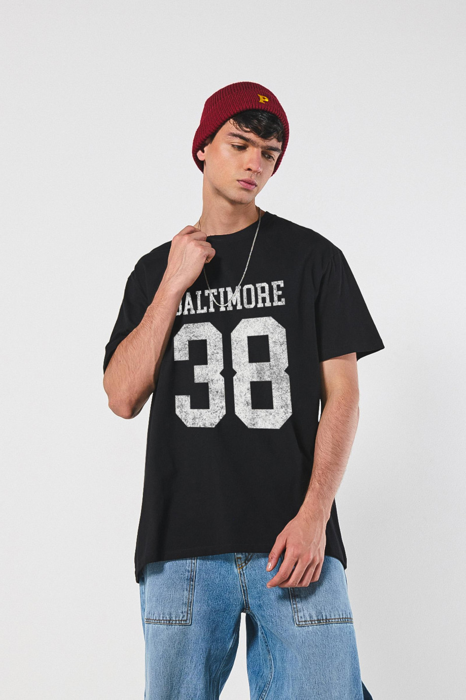 Camiseta oversize manga corta unicolor con arte college