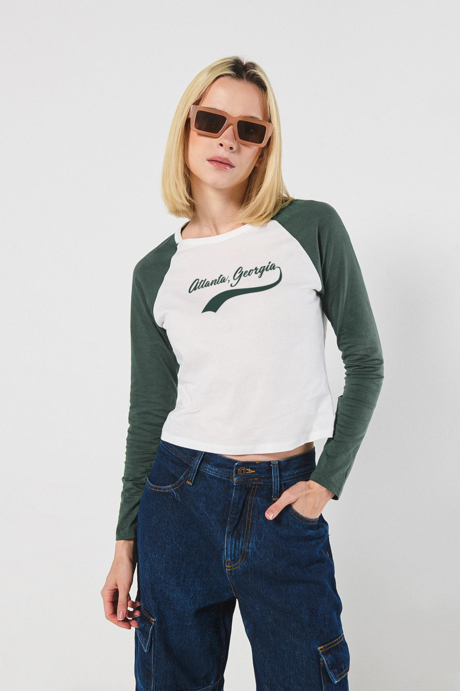 Camiseta unicolor con manga ranglan larga college